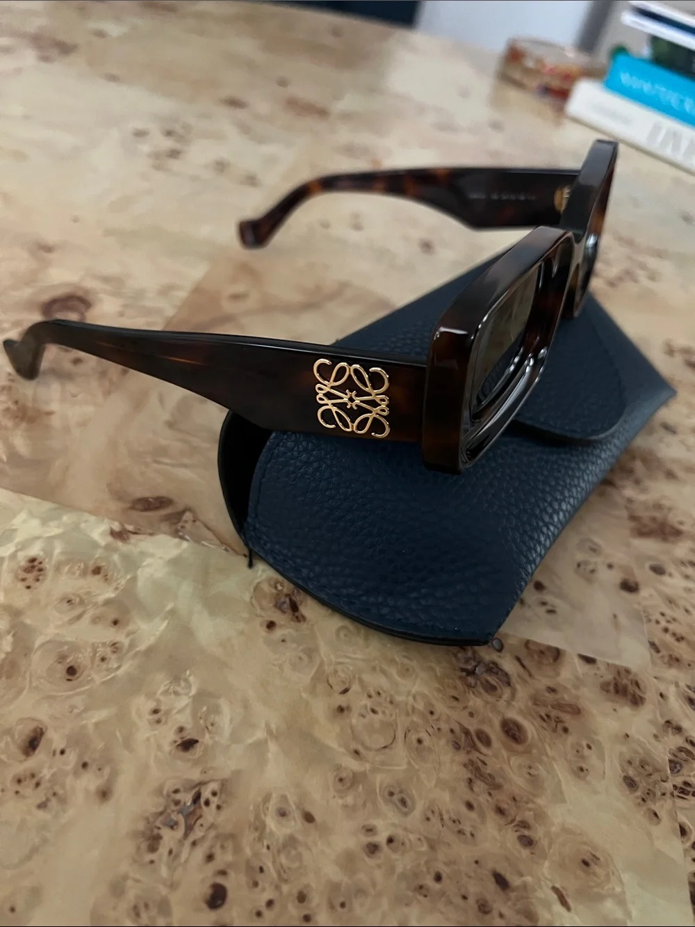 Loewe sunglasses LW40101I in tortoise shell